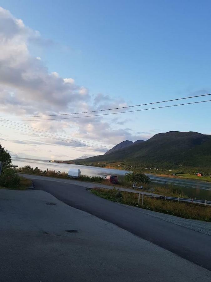 Lyngsalpan Cruise Lodge - Rødtinden Nord-Lenangen Eksteriør billede