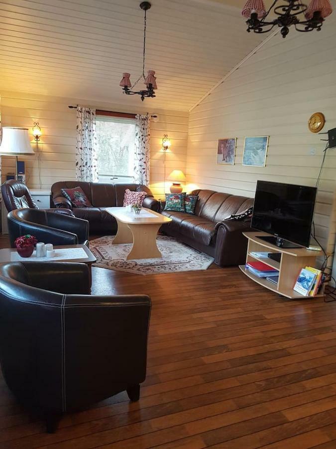Lyngsalpan Cruise Lodge - Rødtinden Nord-Lenangen Eksteriør billede